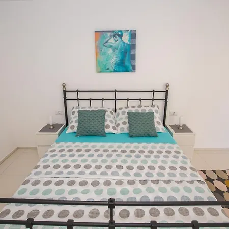 Zagar With Jacuzzi Apartment *