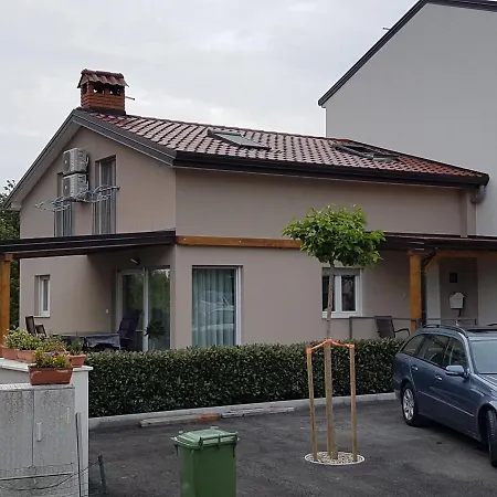 Apartment Zagar With Jacuzzi