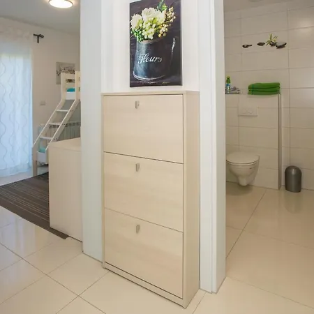 Zagar With Jacuzzi Apartment Porec