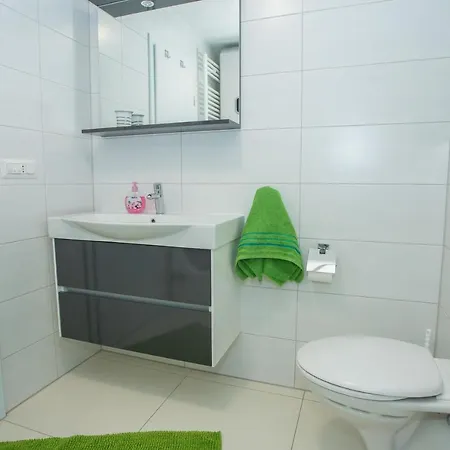 Apartment Zagar With Jacuzzi Porec