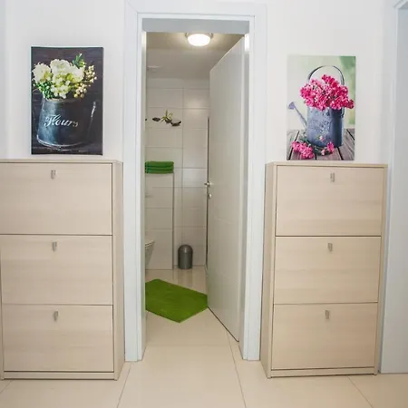 Zagar With Jacuzzi Apartment Porec