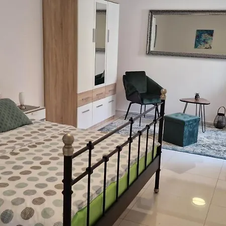 Zagar With Jacuzzi Apartment Porec